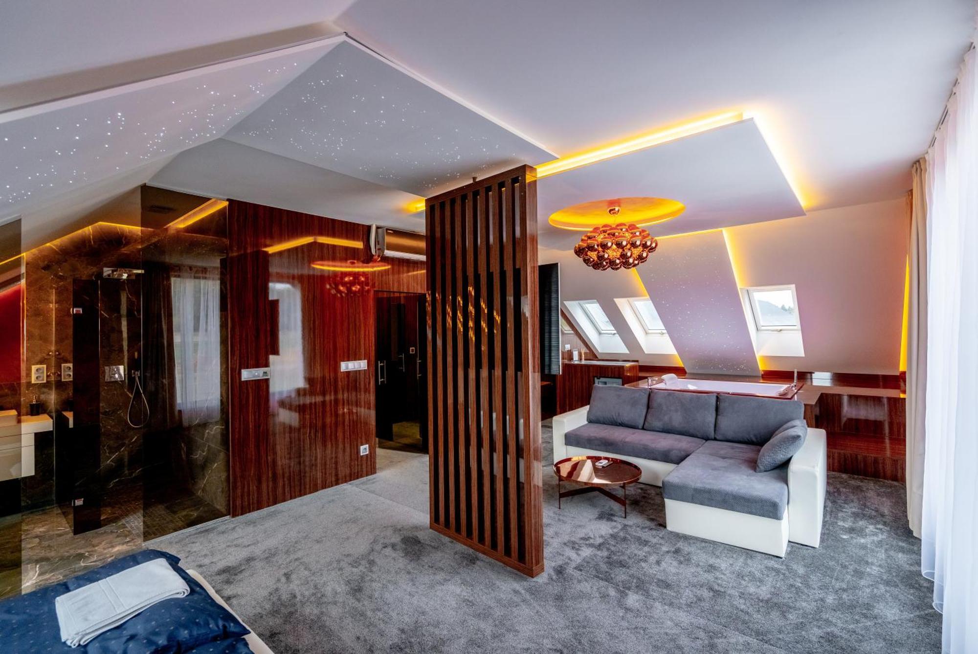 Aroma Gold Hotel Dolni Bousov Exterior photo